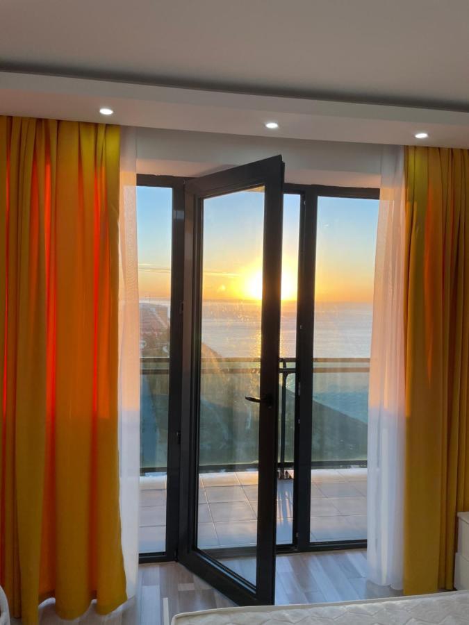 Sea View Apartments Orbi Beach Tower 바투미 외부 사진